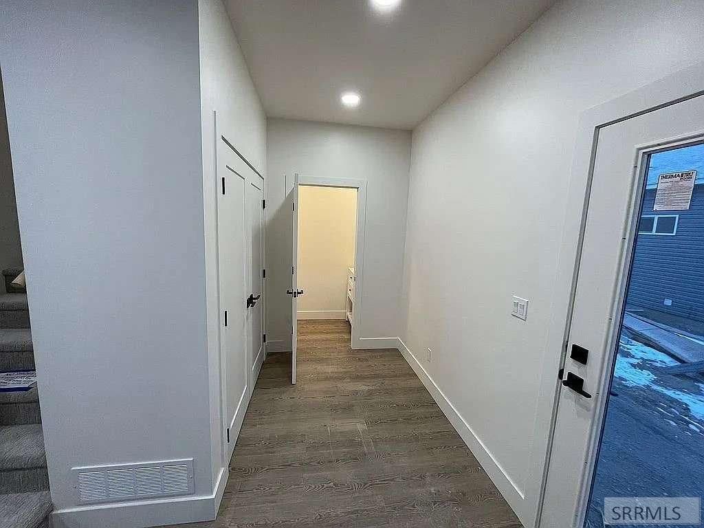 Image 8 of property listing at 402 S 4th Street, Aberdeen, ID 83210