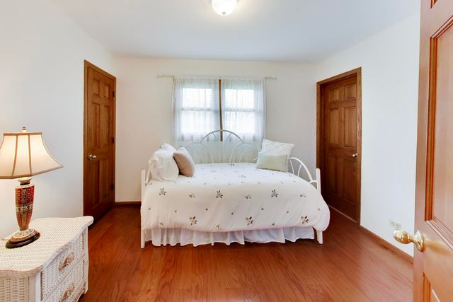 9641 E Shore Drive, Oak Lawn, IL 60453