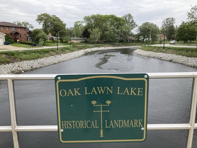 9641 E Shore Drive, Oak Lawn, IL 60453