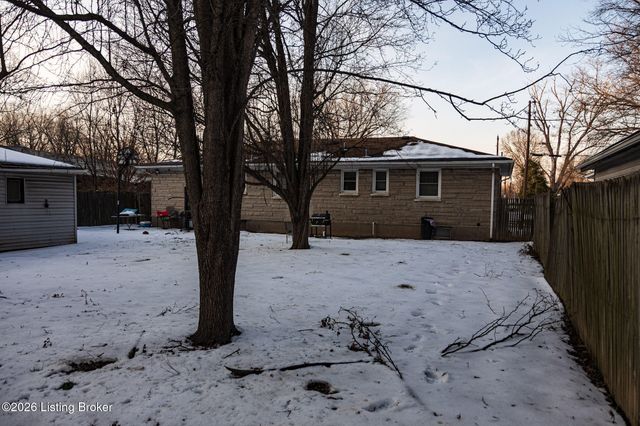 2410 Garrs Ln, Louisville, KY 40216