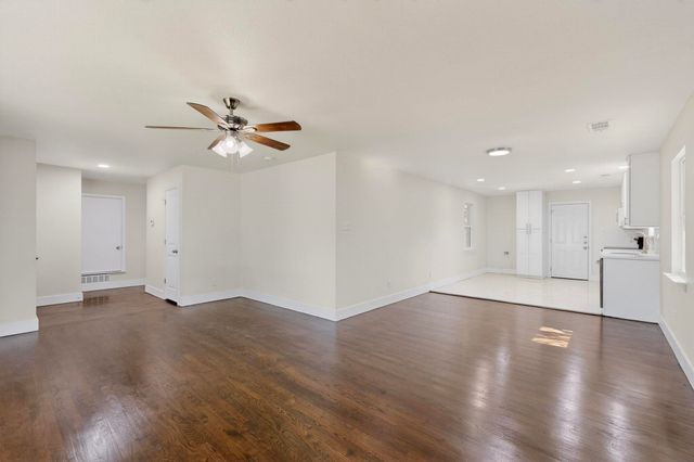 2404 Bentley Avenue, Dallas, TX 75211