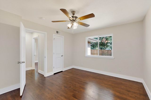 2404 Bentley Avenue, Dallas, TX 75211