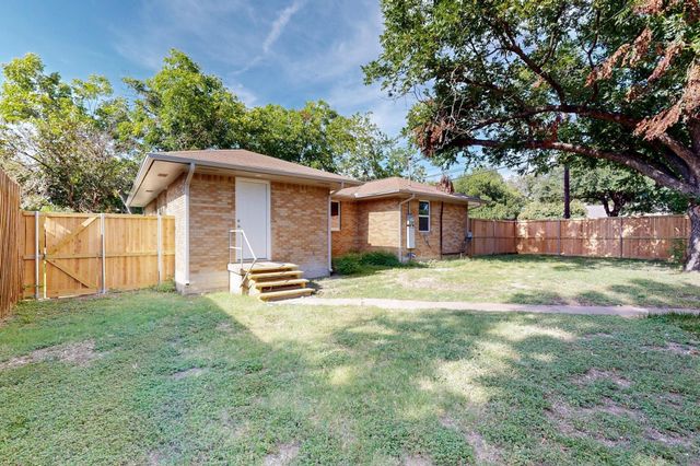 2404 Bentley Avenue, Dallas, TX 75211