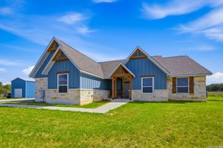 5476 County Road 427, Stockdale, TX 78160