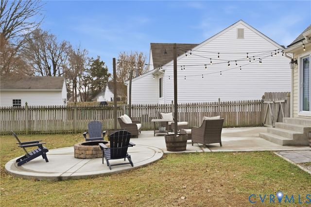 9533 Hungary Ridge Dr, Glen Allen, VA 23060