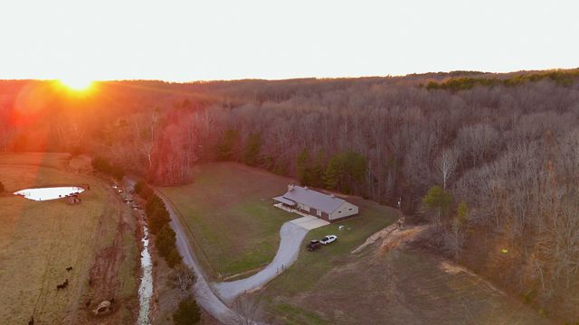 275 Preston Baggett Rd, Tennessee Ridge, TN 37178