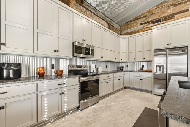 275 Preston Baggett Rd, Tennessee Ridge, TN 37178