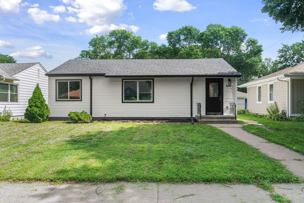 5244 Vincent Avenue N, Brooklyn Center, MN 55430