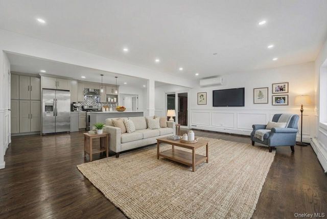 305 S 8th Street, New Hyde Park, NY 11040