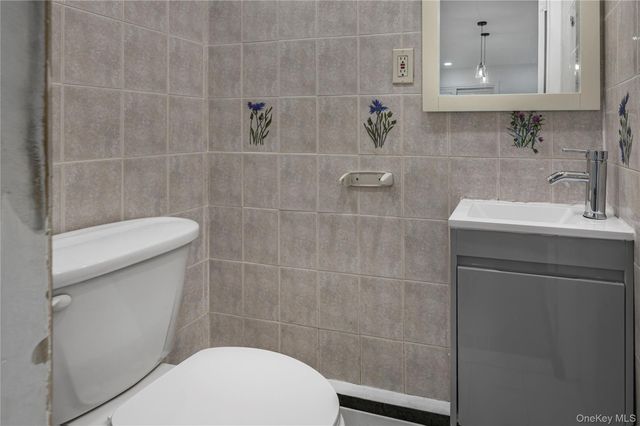 305 S 8th Street, New Hyde Park, NY 11040