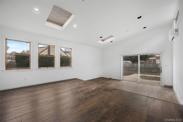 305 S 8th Street, New Hyde Park, NY 11040