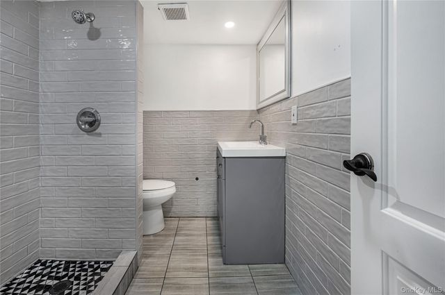 305 S 8th Street, New Hyde Park, NY 11040