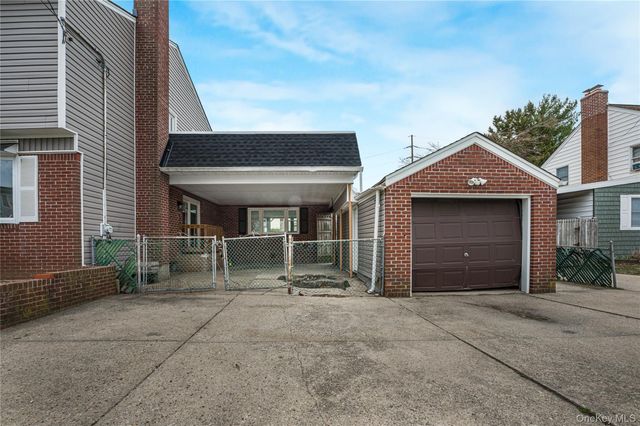 305 S 8th Street, New Hyde Park, NY 11040