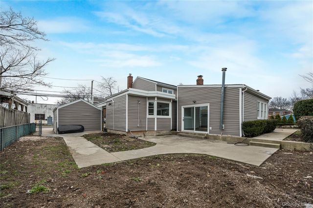 305 S 8th Street, New Hyde Park, NY 11040