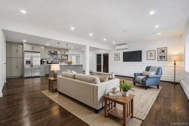 305 S 8th Street, New Hyde Park, NY 11040