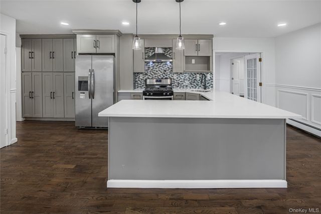 305 S 8th Street, New Hyde Park, NY 11040