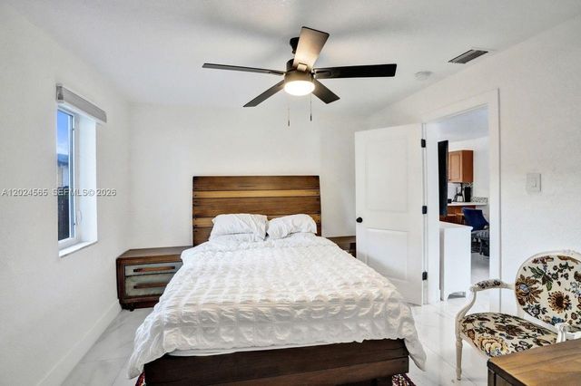 2220 Hope Street, Hollywood, FL 33020