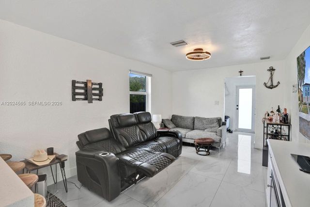 2220 Hope Street, Hollywood, FL 33020