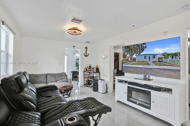 2220 Hope Street, Hollywood, FL 33020