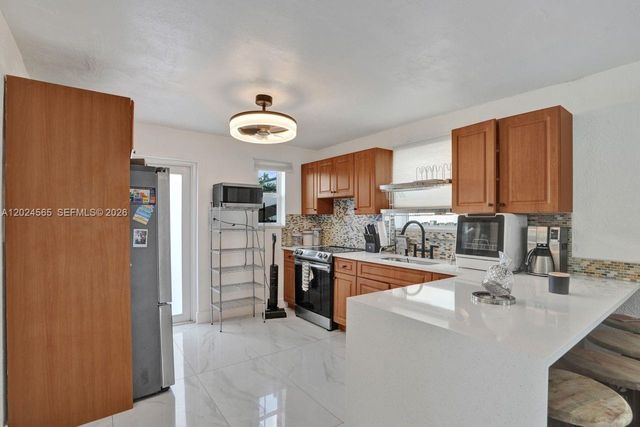 2220 Hope Street, Hollywood, FL 33020