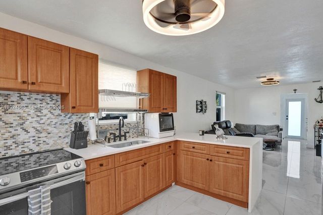 2220 Hope Street, Hollywood, FL 33020