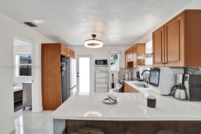 2220 Hope Street, Hollywood, FL 33020
