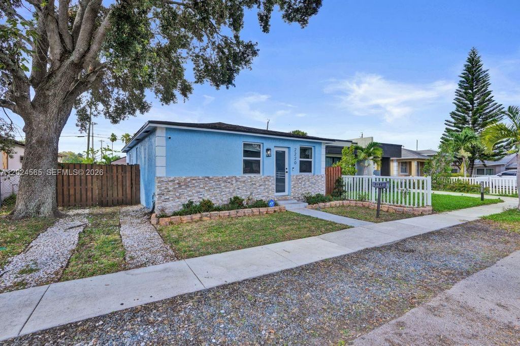 2220 Hope Street, Hollywood, FL 33020