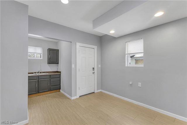 927 E 149th Street, Cleveland, OH 44110