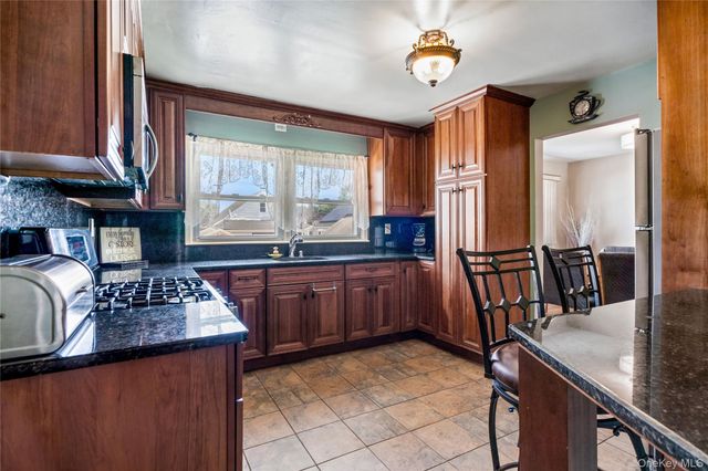 11701 237th Street, Elmont, NY 11003