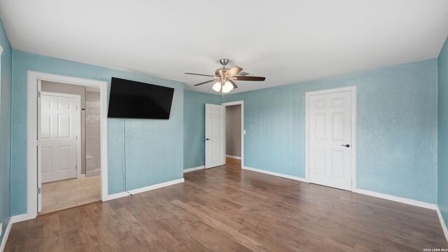 106 County Road 6611, Devine, TX 78016