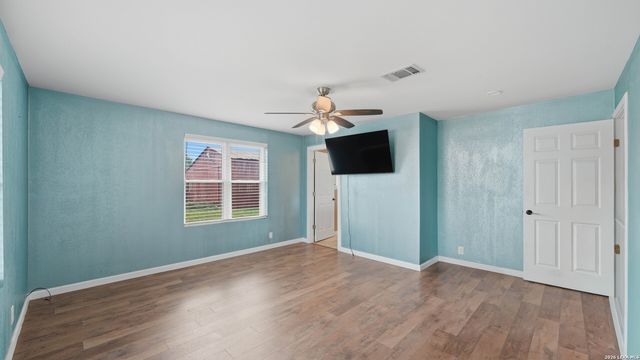 106 County Road 6611, Devine, TX 78016