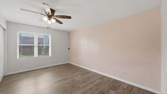 106 County Road 6611, Devine, TX 78016