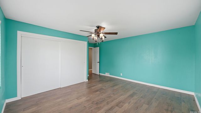 106 County Road 6611, Devine, TX 78016