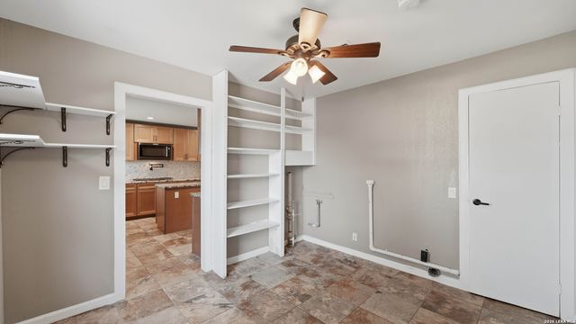 106 County Road 6611, Devine, TX 78016