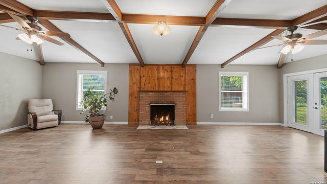 106 County Road 6611, Devine, TX 78016