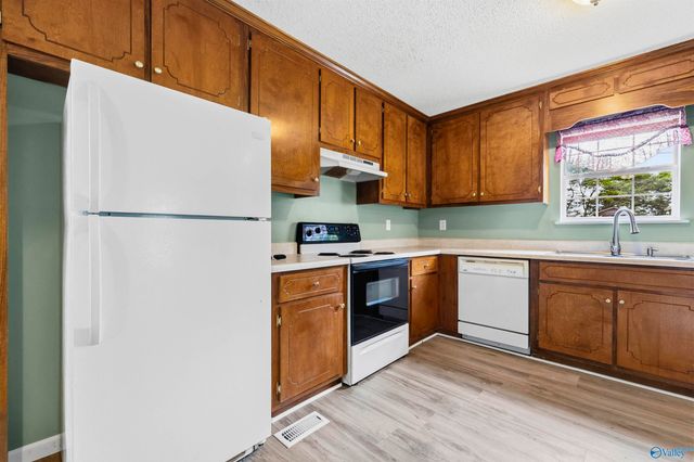 1211 Thornhill Road, Boaz, AL 35956