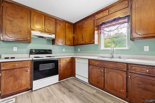 1211 Thornhill Road, Boaz, AL 35956