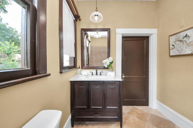 1211 Bingham Street, Houston, TX 77007