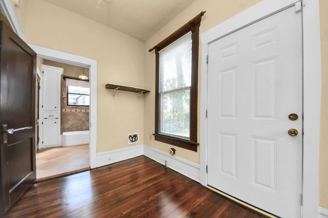 1211 Bingham Street, Houston, TX 77007