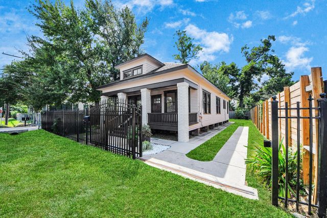 1211 Bingham Street, Houston, TX 77007