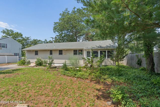 509 Ship Avenue, Beachwood, NJ 08722