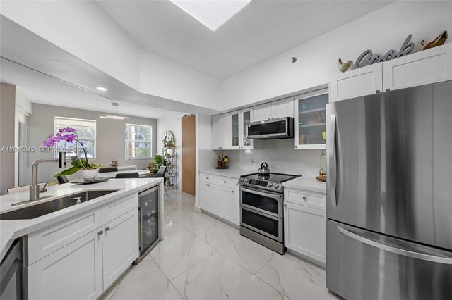 3255 NE 184th St 12112, Aventura, FL 33160