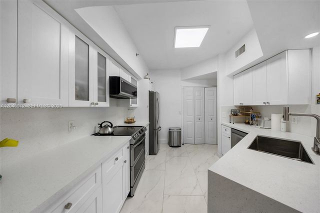 3255 NE 184th St 12112, Aventura, FL 33160