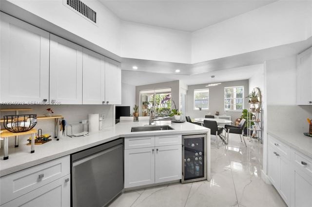 3255 NE 184th St 12112, Aventura, FL 33160