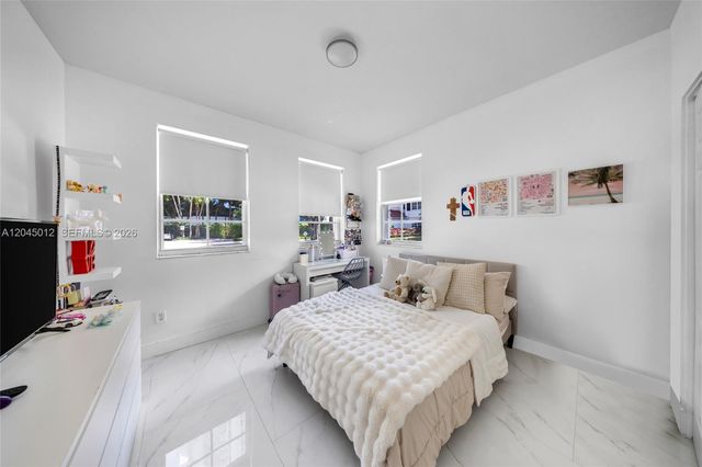 3255 NE 184th St 12112, Aventura, FL 33160