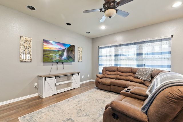 107 Ashlyn Court, Whitesboro, TX 76273