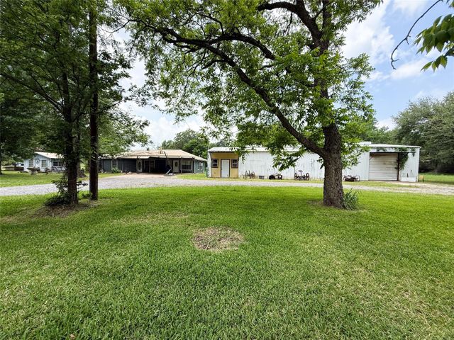 708 W Railroad, Buffalo, TX 75831
