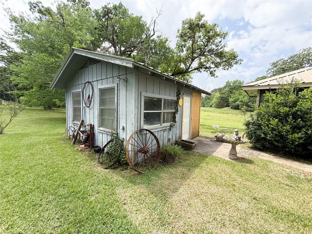 708 W Railroad, Buffalo, TX 75831