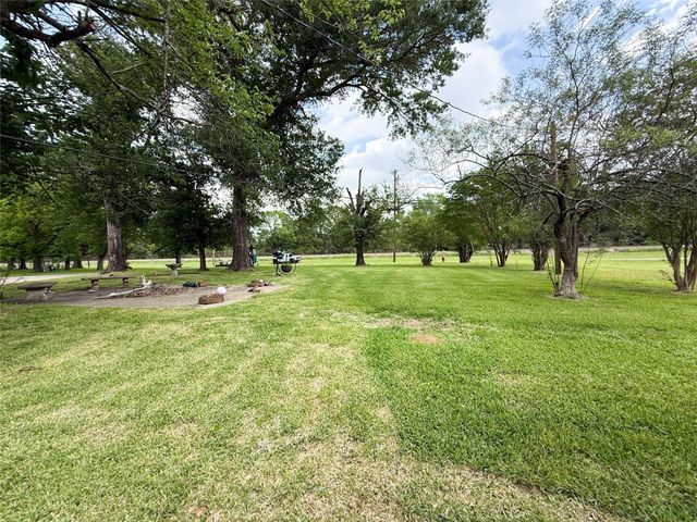 708 W Railroad, Buffalo, TX 75831