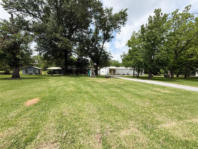 708 W Railroad, Buffalo, TX 75831